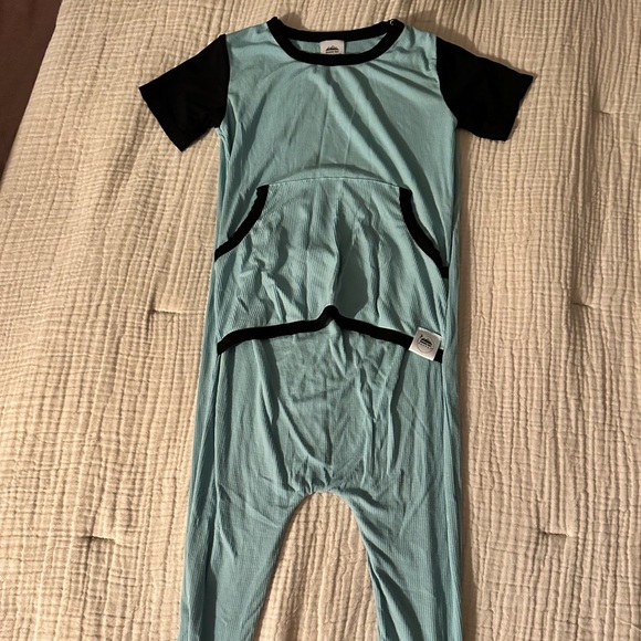 Ready Set Rompers. Front Opening. 2-3T - Picture 14 of 15